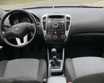 Серый Киа Сид, объемом двигателя 1.6 л и пробегом 300 тыс. км за 6700 $, фото 17 на Automoto.ua