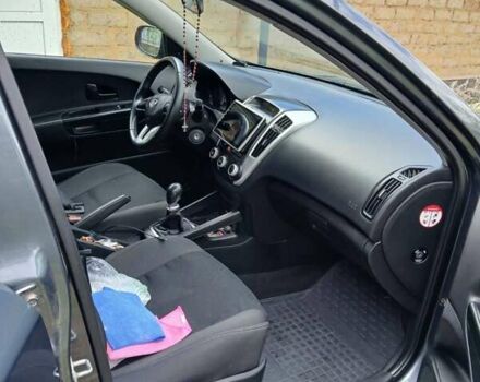 Серый Киа Сид, объемом двигателя 1.4 л и пробегом 264 тыс. км за 5800 $, фото 5 на Automoto.ua