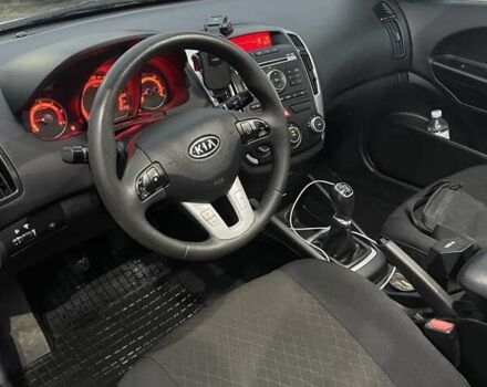 Серый Киа Сид, объемом двигателя 1.58 л и пробегом 238 тыс. км за 6100 $, фото 9 на Automoto.ua