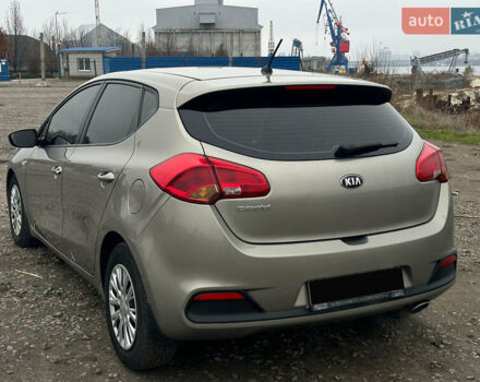 Серый Киа Сид, объемом двигателя 1.6 л и пробегом 200 тыс. км за 10300 $, фото 6 на Automoto.ua