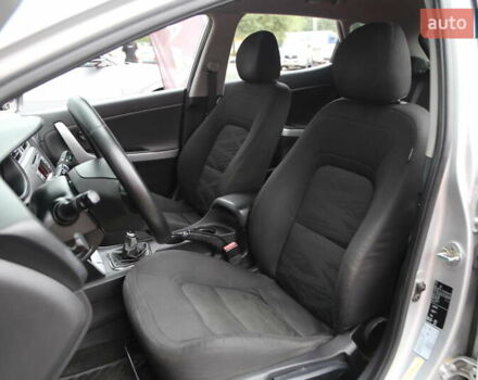 Серый Киа Сид, объемом двигателя 1.4 л и пробегом 221 тыс. км за 8600 $, фото 7 на Automoto.ua