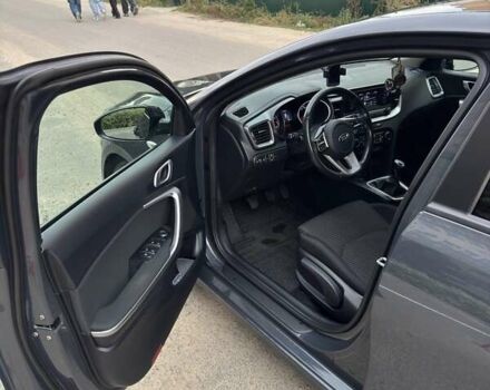 Серый Киа Сид, объемом двигателя 1.59 л и пробегом 98 тыс. км за 14000 $, фото 9 на Automoto.ua