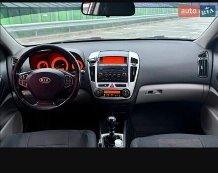 Серый Киа Сид, объемом двигателя 1.6 л и пробегом 220 тыс. км за 4100 $, фото 9 на Automoto.ua