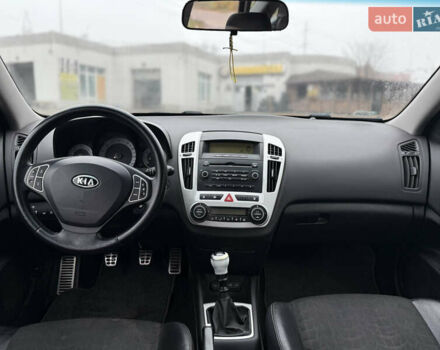 Сірий Кіа Сід, об'ємом двигуна 1.6 л та пробігом 360 тис. км за 5500 $, фото 6 на Automoto.ua