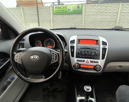 Серый Киа Сид, объемом двигателя 0 л и пробегом 238 тыс. км за 5800 $, фото 3 на Automoto.ua