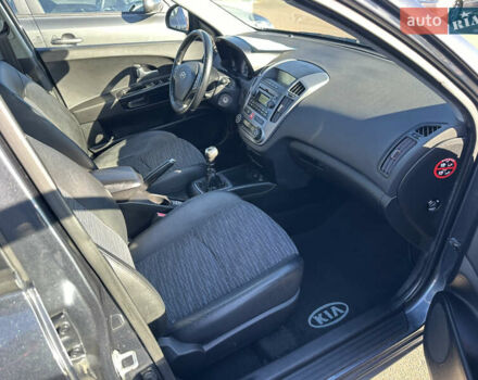 Сірий Кіа Сід, об'ємом двигуна 1.6 л та пробігом 190 тис. км за 6300 $, фото 9 на Automoto.ua