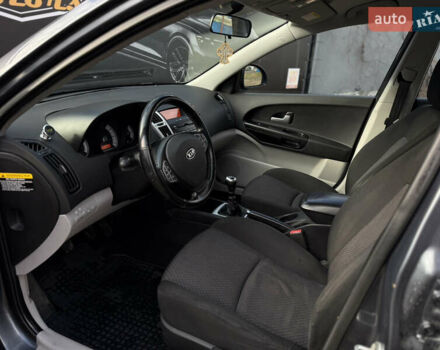 Сірий Кіа Сід, об'ємом двигуна 1.6 л та пробігом 231 тис. км за 5200 $, фото 13 на Automoto.ua