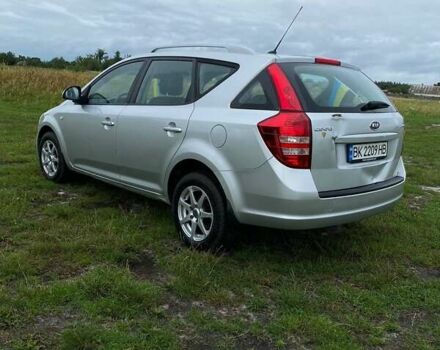 Серый Киа Сид, объемом двигателя 1.6 л и пробегом 310 тыс. км за 4500 $, фото 3 на Automoto.ua