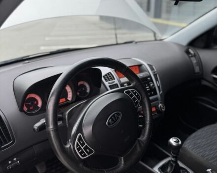 Серый Киа Сид, объемом двигателя 1.6 л и пробегом 232 тыс. км за 5800 $, фото 8 на Automoto.ua