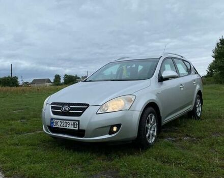 Серый Киа Сид, объемом двигателя 1.6 л и пробегом 310 тыс. км за 4500 $, фото 1 на Automoto.ua