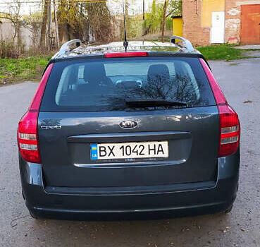 Серый Киа Сид, объемом двигателя 1.59 л и пробегом 247 тыс. км за 5300 $, фото 3 на Automoto.ua