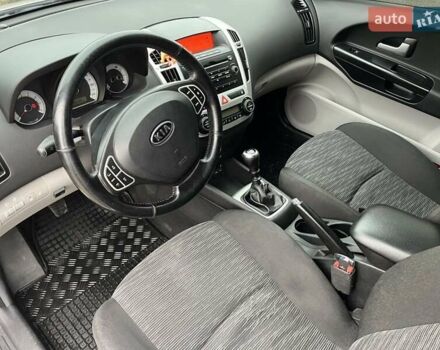 Серый Киа Сид, объемом двигателя 1.6 л и пробегом 199 тыс. км за 6200 $, фото 30 на Automoto.ua