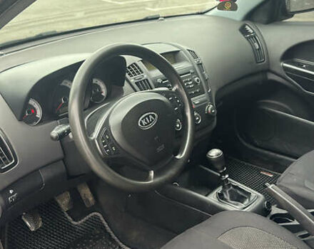 Серый Киа Сид, объемом двигателя 1.4 л и пробегом 258 тыс. км за 4599 $, фото 10 на Automoto.ua