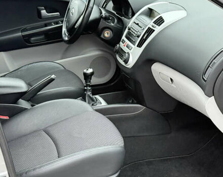 Серый Киа Сид, объемом двигателя 1.6 л и пробегом 223 тыс. км за 6000 $, фото 14 на Automoto.ua