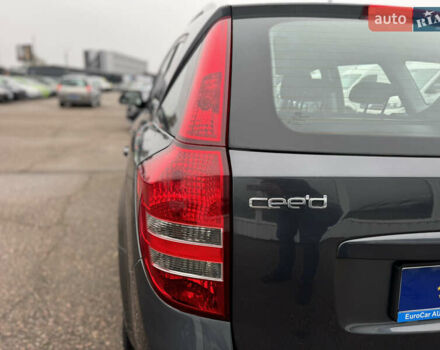 Серый Киа Сид, объемом двигателя 1.6 л и пробегом 216 тыс. км за 7300 $, фото 30 на Automoto.ua