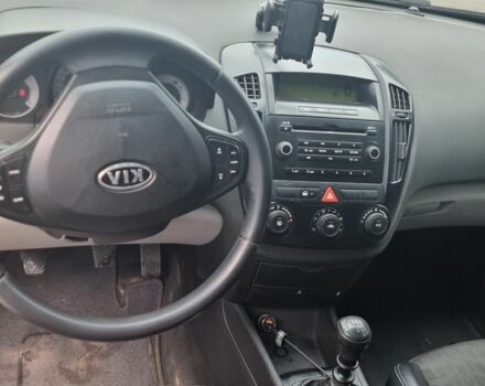 Серый Киа Сид, объемом двигателя 2 л и пробегом 290 тыс. км за 5500 $, фото 7 на Automoto.ua