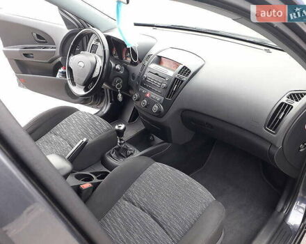 Серый Киа Сид, объемом двигателя 1.6 л и пробегом 286 тыс. км за 5300 $, фото 7 на Automoto.ua