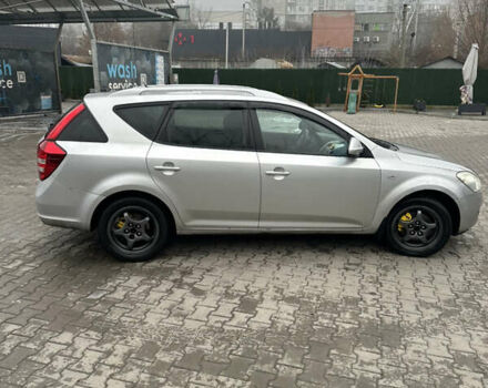 Серый Киа Сид, объемом двигателя 1.58 л и пробегом 400 тыс. км за 4300 $, фото 4 на Automoto.ua