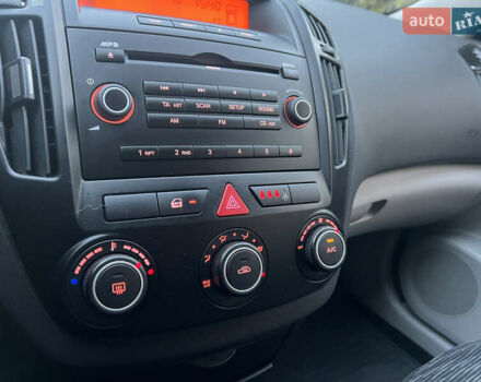 Серый Киа Сид, объемом двигателя 1.59 л и пробегом 249 тыс. км за 6250 $, фото 42 на Automoto.ua