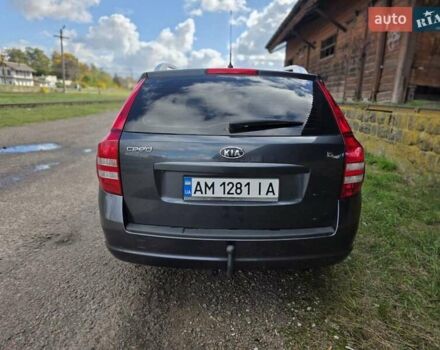 Серый Киа Сид, объемом двигателя 1.58 л и пробегом 246 тыс. км за 5300 $, фото 2 на Automoto.ua