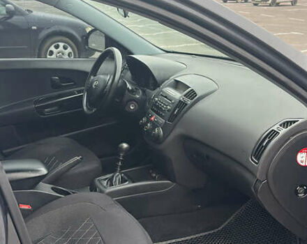 Серый Киа Сид, объемом двигателя 1.4 л и пробегом 258 тыс. км за 4599 $, фото 12 на Automoto.ua