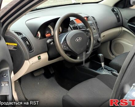 Сірий Кіа Сід, об'ємом двигуна 1.6 л та пробігом 250 тис. км за 5600 $, фото 9 на Automoto.ua