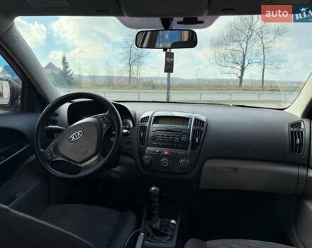 Серый Киа Сид, объемом двигателя 1.6 л и пробегом 247 тыс. км за 5999 $, фото 10 на Automoto.ua