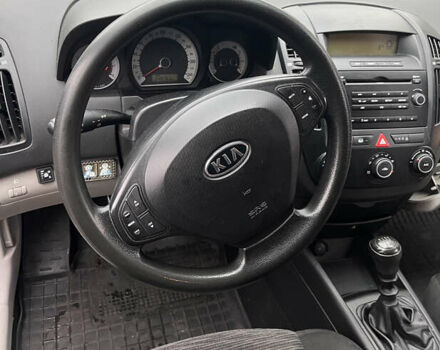 Серый Киа Сид, объемом двигателя 1.59 л и пробегом 249 тыс. км за 5100 $, фото 16 на Automoto.ua