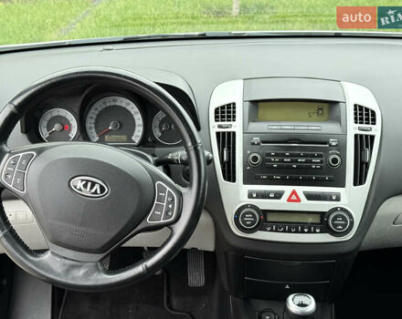 Серый Киа Сид, объемом двигателя 1.6 л и пробегом 223 тыс. км за 6000 $, фото 12 на Automoto.ua
