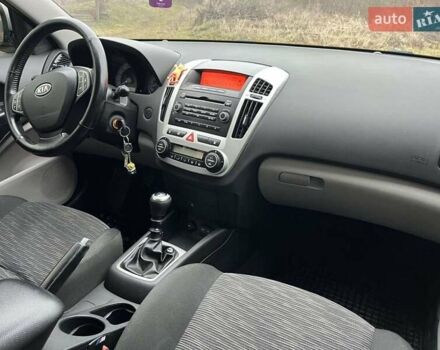 Серый Киа Сид, объемом двигателя 1.6 л и пробегом 199 тыс. км за 6200 $, фото 37 на Automoto.ua