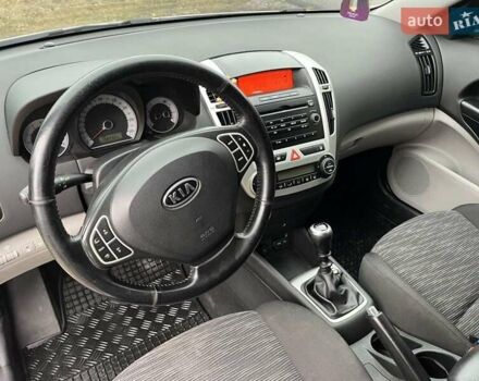 Серый Киа Сид, объемом двигателя 1.6 л и пробегом 199 тыс. км за 6200 $, фото 40 на Automoto.ua