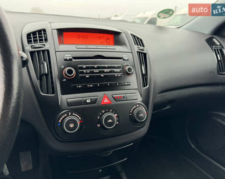 Серый Киа Сид, объемом двигателя 1.6 л и пробегом 216 тыс. км за 7300 $, фото 65 на Automoto.ua