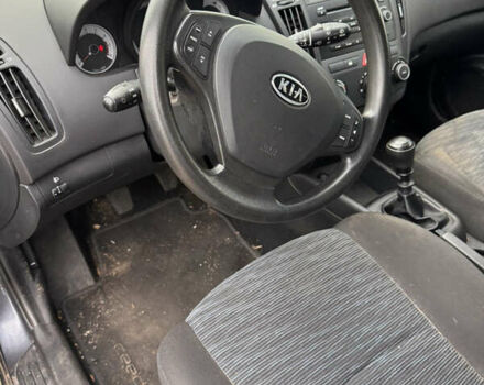 Сірий Кіа Сід, об'ємом двигуна 0 л та пробігом 141 тис. км за 5300 $, фото 9 на Automoto.ua