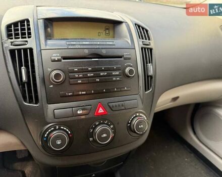 Серый Киа Сид, объемом двигателя 1.6 л и пробегом 247 тыс. км за 5999 $, фото 15 на Automoto.ua