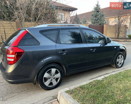 Серый Киа Сид, объемом двигателя 1.59 л и пробегом 249 тыс. км за 6250 $, фото 22 на Automoto.ua