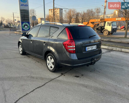 Серый Киа Сид, объемом двигателя 1.58 л и пробегом 250 тыс. км за 5800 $, фото 3 на Automoto.ua