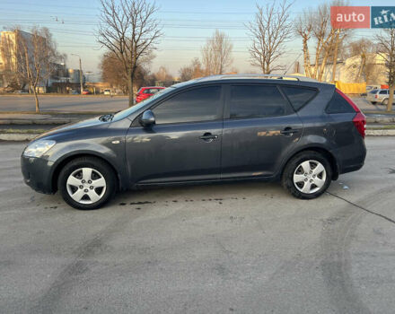 Серый Киа Сид, объемом двигателя 1.58 л и пробегом 250 тыс. км за 5800 $, фото 2 на Automoto.ua