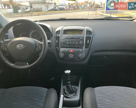 Серый Киа Сид, объемом двигателя 1.58 л и пробегом 250 тыс. км за 5800 $, фото 6 на Automoto.ua