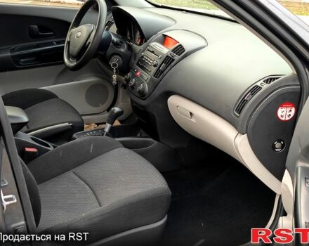 Сірий Кіа Сід, об'ємом двигуна 1.6 л та пробігом 250 тис. км за 5600 $, фото 8 на Automoto.ua