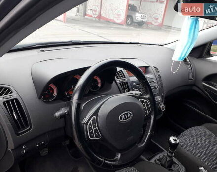 Серый Киа Сид, объемом двигателя 1.6 л и пробегом 286 тыс. км за 5300 $, фото 10 на Automoto.ua