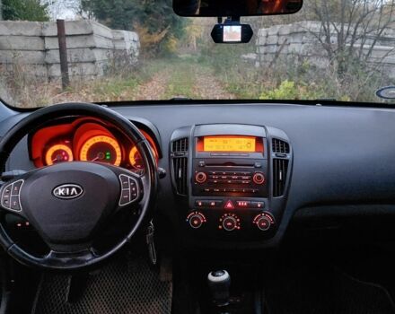 Серый Киа Сид, объемом двигателя 1.6 л и пробегом 345 тыс. км за 5500 $, фото 13 на Automoto.ua