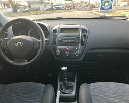 Серый Киа Сид, объемом двигателя 1.6 л и пробегом 240 тыс. км за 5800 $, фото 5 на Automoto.ua