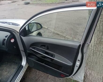 Серый Киа Сид, объемом двигателя 2 л и пробегом 288 тыс. км за 5500 $, фото 2 на Automoto.ua