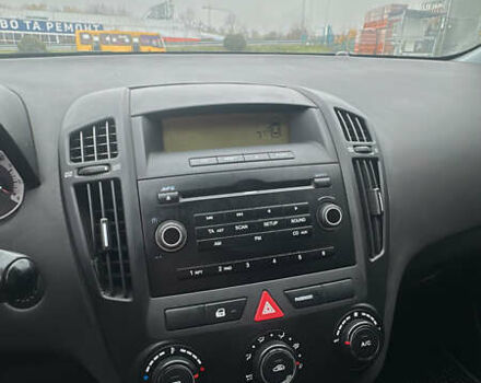 Серый Киа Сид, объемом двигателя 1.4 л и пробегом 258 тыс. км за 4599 $, фото 11 на Automoto.ua