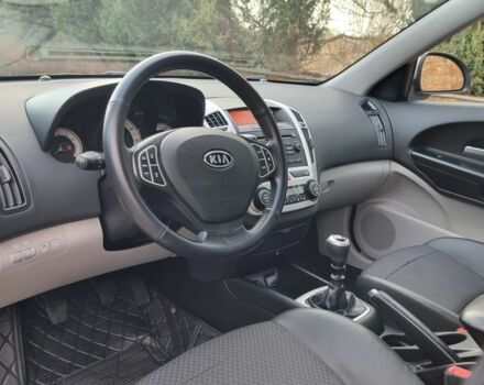 Сірий Кіа Сід, об'ємом двигуна 0 л та пробігом 142 тис. км за 6150 $, фото 10 на Automoto.ua