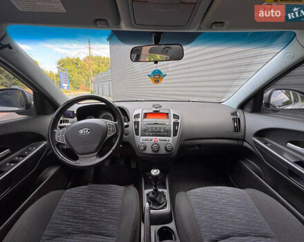 Серый Киа Сид, объемом двигателя 1.6 л и пробегом 205 тыс. км за 7200 $, фото 5 на Automoto.ua
