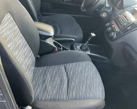 Серый Киа Сид, объемом двигателя 1.58 л и пробегом 250 тыс. км за 5800 $, фото 9 на Automoto.ua