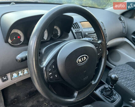 Серый Киа Сид, объемом двигателя 1.59 л и пробегом 249 тыс. км за 6250 $, фото 29 на Automoto.ua