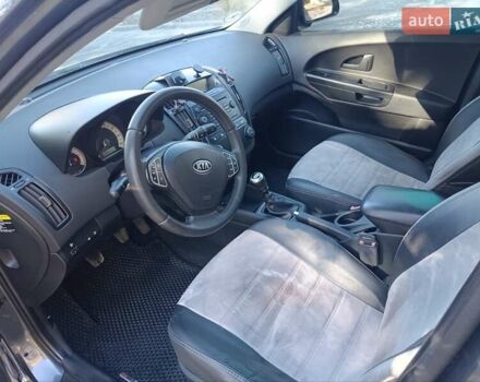 Серый Киа Сид, объемом двигателя 1.58 л и пробегом 270 тыс. км за 6000 $, фото 11 на Automoto.ua