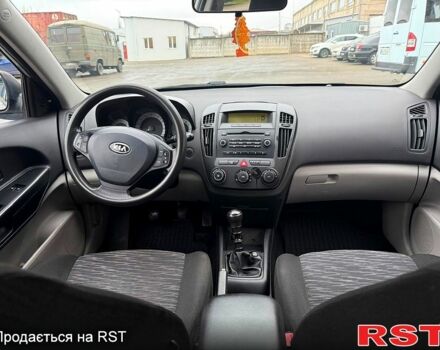 Серый Киа Сид, объемом двигателя 1.6 л и пробегом 333 тыс. км за 2700 $, фото 9 на Automoto.ua